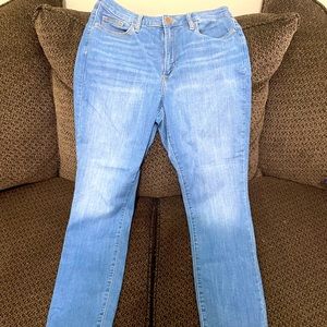 Womens high rise skinny jeans. Size 10. Universal threads.